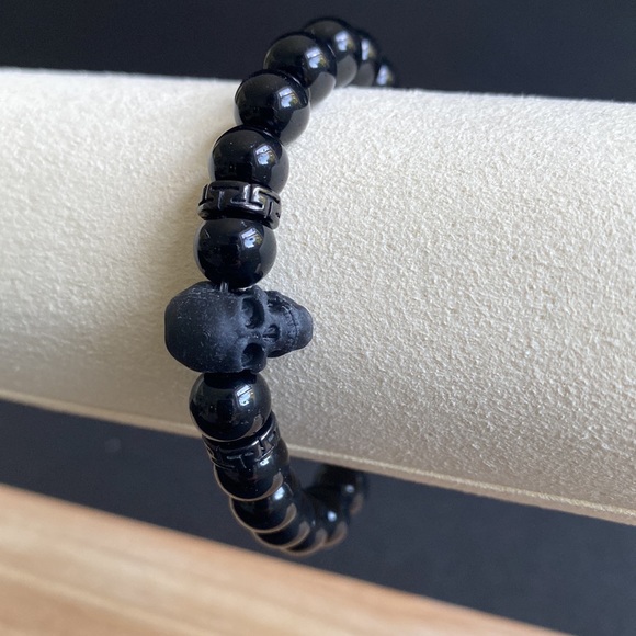 Polished Onyx Skull Bracelet with Maze Beads - Picture 5 of 5